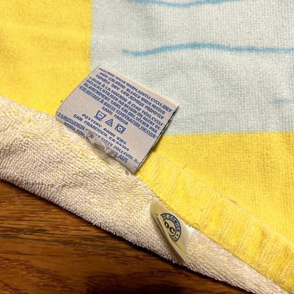 Pottery Barn Kids Wonder Woman Beach Towel Yellow White Blue Red - Picture 4 of 7